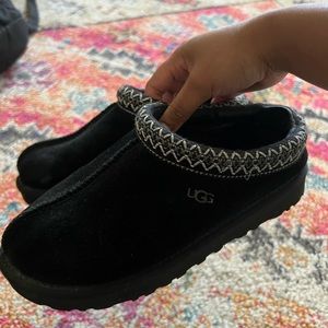 Black Ugg Slippers